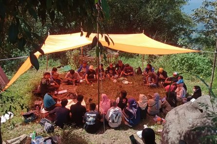tenda flysheet di gunung wedon