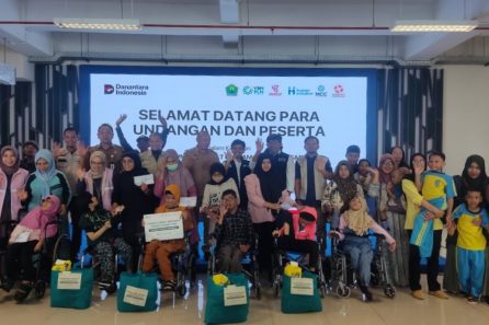 Pameran Produk Ekraf Cerebral Palsy di MCC Bersama YBM PLN PUSMANPRO UPMK II Surabaya