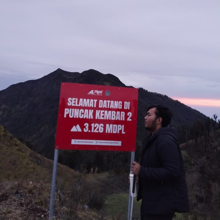 DIFPALA-SEVEN-SUMMITS-II_IMMANUEL-ARYA-DI-PUNCAK-GUNUNG-KEMBAR-I