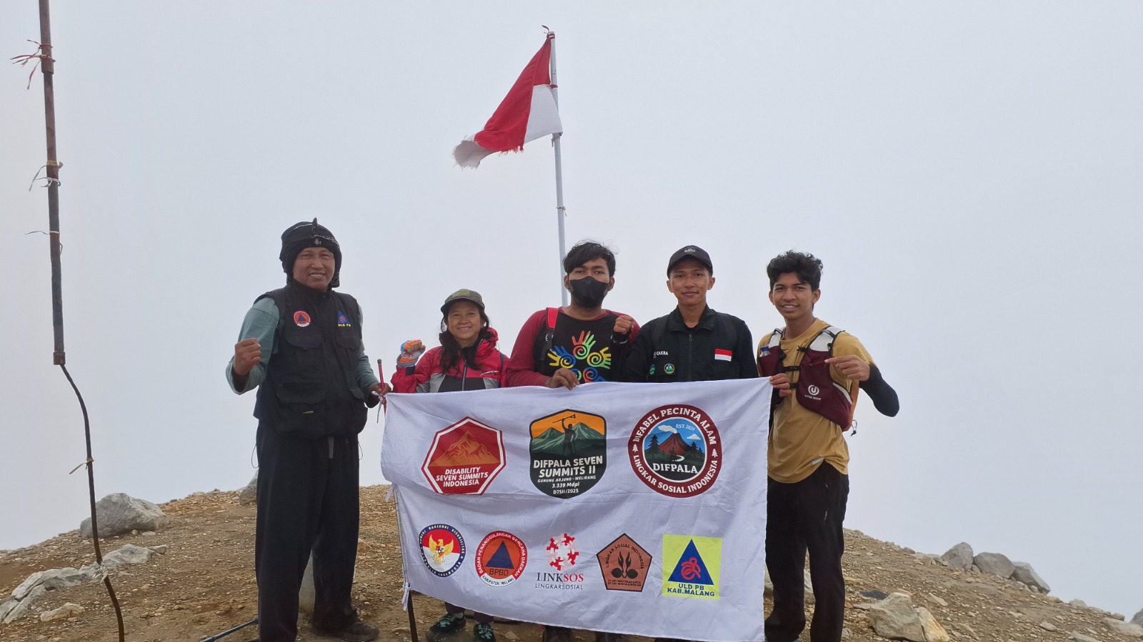 Difpala Seven Summits II Mendaki Tiga Puncak - di Puncak Gunung Welirang