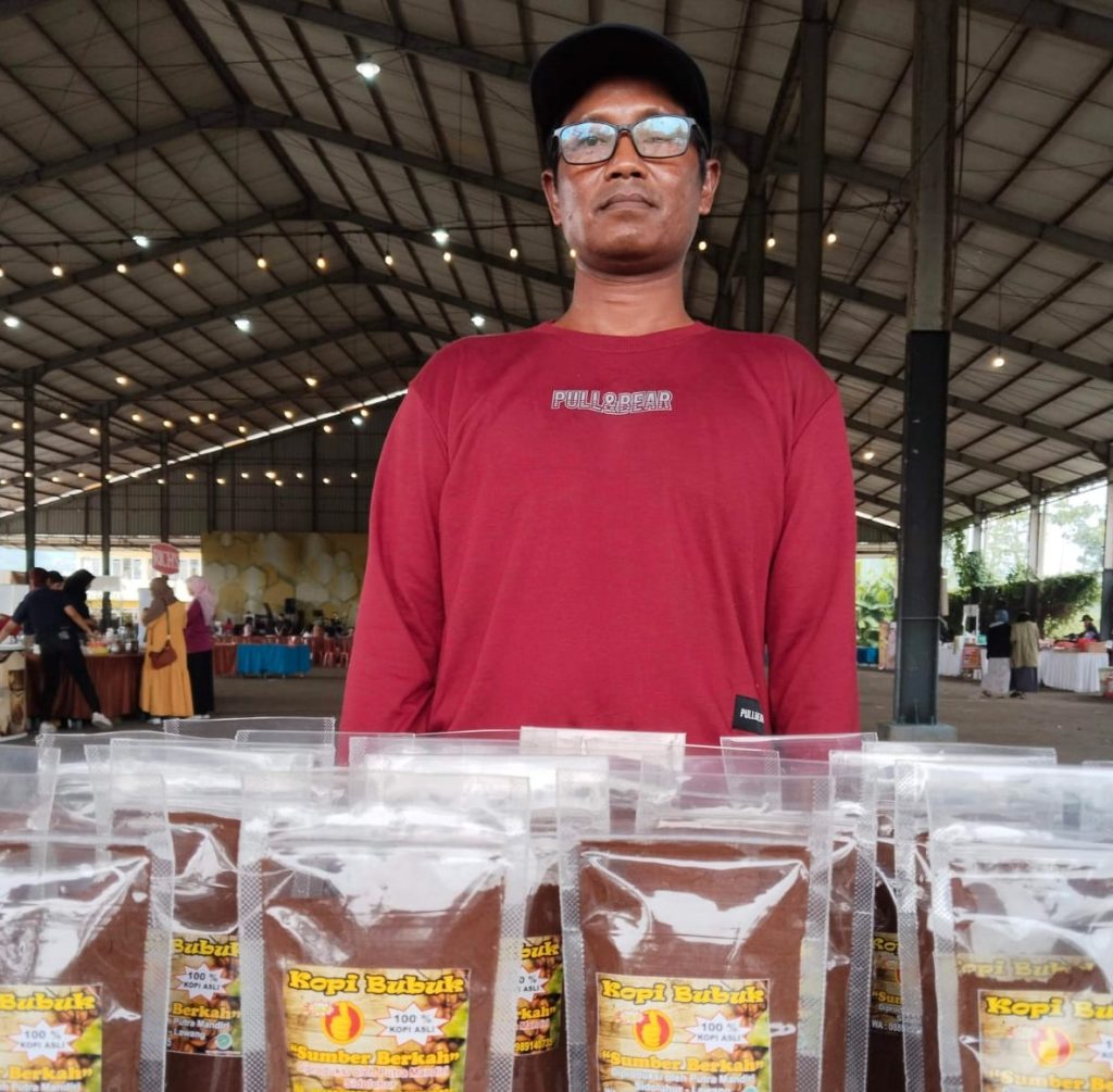 Munir Melawan Stigma Kusta Lewat Usaha Pracangan di Lawang (2)